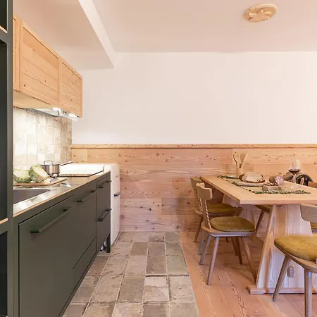 13 Comuni Ristorante E Aparthotel Hotel 3*